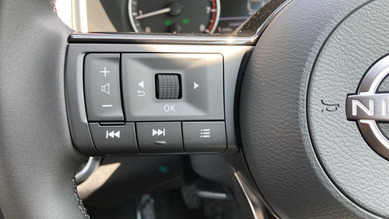 Nissan Qashqai 1.3 DiG-T MH Acenta Premium 5dr Petrol Hatchback